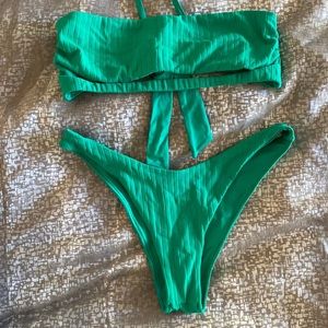 Two piece strapless (includes strap)